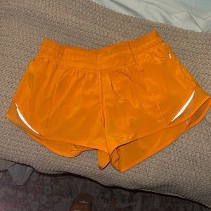 Lululemon hotty hot II 2.5” shorts